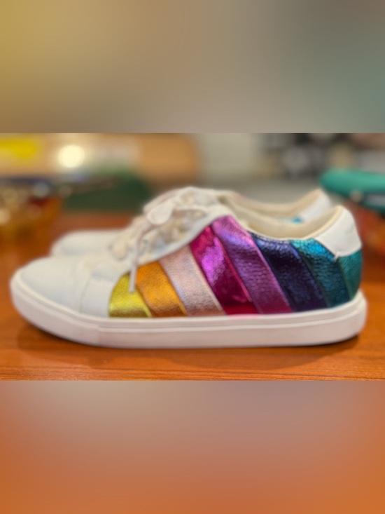 Kurt Geiger London—White/Rainbow Stripes Sneakers—Marked Sz 5–really a 6.5-7.5 - Picture 3 of 13
